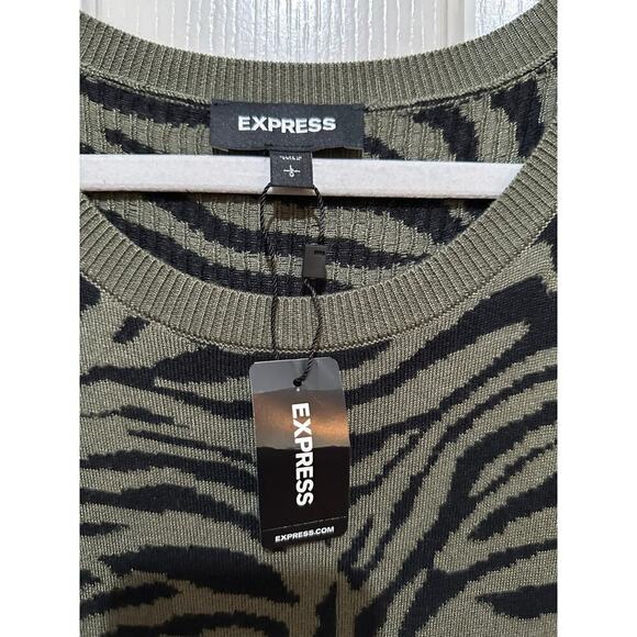 NWT Express Green Zebra Long Sleeve Ribbed Ruffle Hem Sweater Dress Size Large - Picture 8 of 9